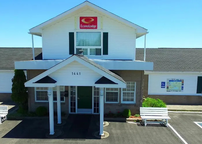 Econo Lodge Inn & Suites