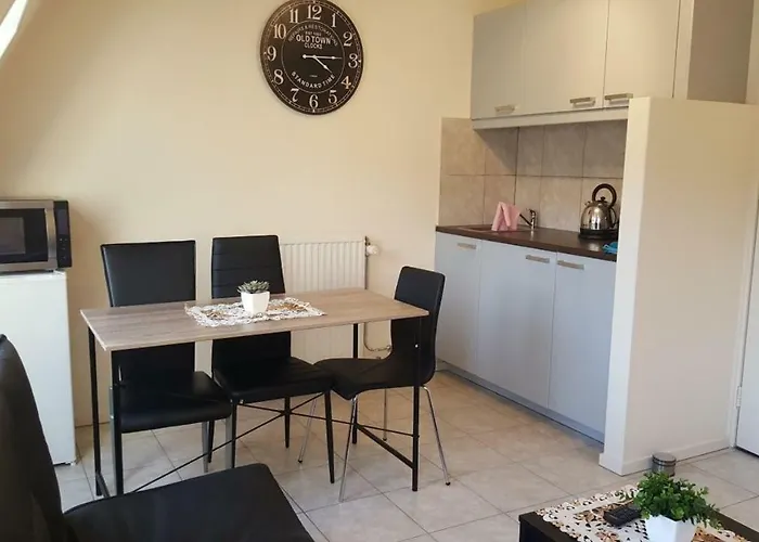 Apartment + Studios Insulinde