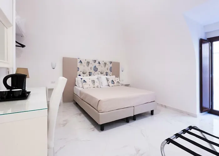 Holiday Sorrento Center