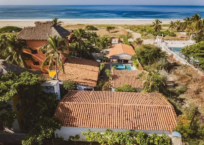 Hotels with pool La Playita Beach House
