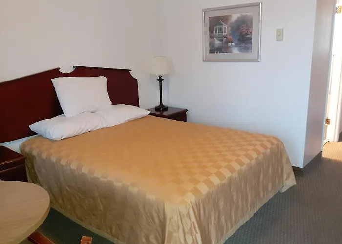 Hotels with pool Oyo Pendleton Or Downtown