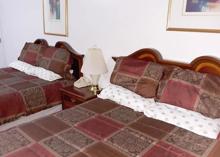 Hotels with pool Oyo Pendleton Or Downtown
