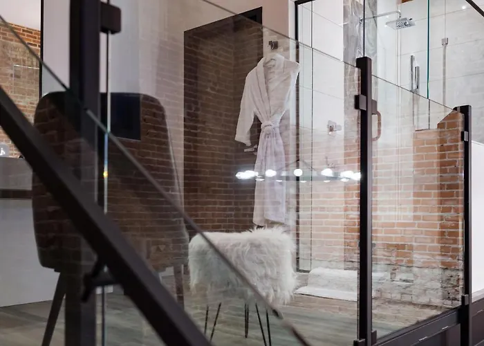 48 King West Boutique Hotel