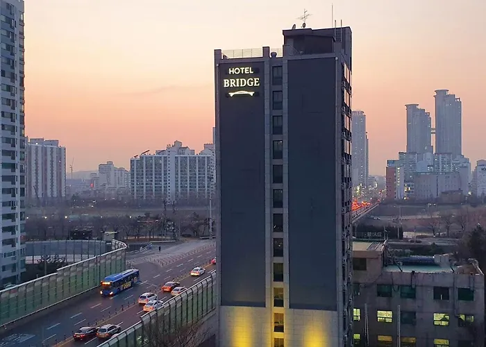 Hotel Bridge