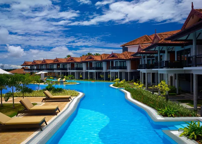 Hotels with pool Ramada By Wyndham Kochi